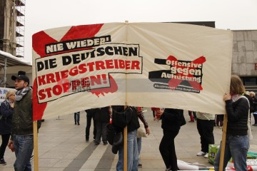 Ostermarsch 2024 - Kundgebung am Samstag, 30. März in Köln | Manuela Hillekamps | <a href=/confor2/?bld=81315&t=d&pst=81299&aid=613&dc=1244&i1=Manuela%20Hillekamps><strong>Download Bild 81315...</strong></a> |