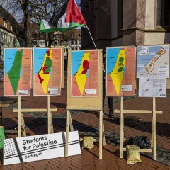 Gegen Israels Vorgehen im Gazastreifen - Mahnwache am 23. März 2024 in Göttingen | KPWittemann | <a href=/confor2/?bld=81263&t=d&pst=81256&aid=187&dc=1433&i1=KPWittemann><strong>Download Bild 81263...</strong></a> |