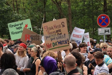 Disrupt/Tesla, Samstag, 11.05.2024 | Manuela Hillekamps | <a href=/confor2/?bld=82323&t=d&pst=82293&aid=613&dc=1328&i1=Manuela%20Hillekamps><strong>Download Bild 82323...</strong></a> |