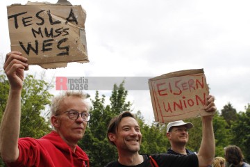 Disrupt/Tesla, Samstag, 11.05.2024 | Manuela Hillekamps | <a href=/confor2/?bld=82300&t=d&pst=82293&aid=613&dc=1431&i1=Manuela%20Hillekamps><strong>Download Bild 82300...</strong></a> |