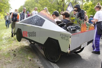 Disrupt/Tesla, Samstag, 11.05.2024 | Manuela Hillekamps | <a href=/confor2/?bld=82310&t=d&pst=82293&aid=613&dc=1521&i1=Manuela%20Hillekamps><strong>Download Bild 82310...</strong></a> |