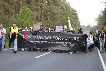 Disrupt/Tesla, Samstag, 11.05.2024 | Manuela Hillekamps | <a href=/confor2/?bld=82317&t=d&pst=82293&aid=613&dc=1551&i1=Manuela%20Hillekamps><strong>Download Bild 82317...</strong></a> |