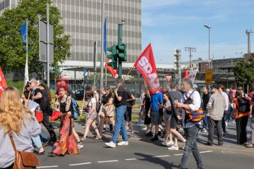 Großdemonstration “Gemeinsam Laut – Gesicht zeigen gegen Hass und Hetze” | redpicture | <a href=/confor2/?bld=82801&t=d&pst=82795&aid=81&dc=0644&i1=redpicture><strong>Download Bild 82801...</strong></a> |