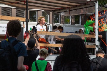 Großdemonstration “Gemeinsam Laut – Gesicht zeigen gegen Hass und Hetze” | redpicture | <a href=/confor2/?bld=82804&t=d&pst=82795&aid=81&dc=0644&i1=redpicture><strong>Download Bild 82804...</strong></a> |