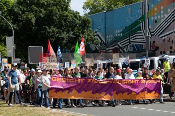 Großdemonstration “Gemeinsam Laut – Gesicht zeigen gegen Hass und Hetze” | redpicture | <a href=/confor2/?bld=82802&t=d&pst=82795&aid=81&dc=0644&i1=redpicture><strong>Download Bild 82802...</strong></a> |