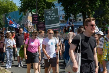 Großdemonstration “Gemeinsam Laut – Gesicht zeigen gegen Hass und Hetze” | redpicture | <a href=/confor2/?bld=82810&t=d&pst=82795&aid=81&dc=0644&i1=redpicture><strong>Download Bild 82810...</strong></a> |