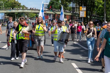 Großdemonstration “Gemeinsam Laut – Gesicht zeigen gegen Hass und Hetze” | redpicture | <a href=/confor2/?bld=82812&t=d&pst=82795&aid=81&dc=0644&i1=redpicture><strong>Download Bild 82812...</strong></a> |