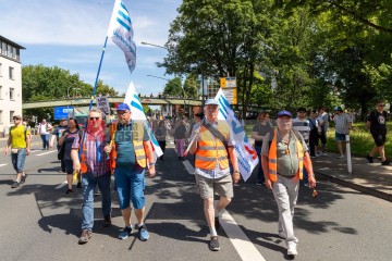Großdemonstration “Gemeinsam Laut – Gesicht zeigen gegen Hass und Hetze” | redpicture | <a href=/confor2/?bld=82815&t=d&pst=82795&aid=81&dc=0645&i1=redpicture><strong>Download Bild 82815...</strong></a> |