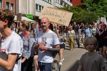 Großdemonstration “Gemeinsam Laut – Gesicht zeigen gegen Hass und Hetze” | redpicture | <a href=/confor2/?bld=82816&t=d&pst=82795&aid=81&dc=0645&i1=redpicture><strong>Download Bild 82816...</strong></a> |