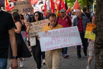 Großdemonstration “Gemeinsam Laut – Gesicht zeigen gegen Hass und Hetze” | redpicture | <a href=/confor2/?bld=82824&t=d&pst=82795&aid=81&dc=0645&i1=redpicture><strong>Download Bild 82824...</strong></a> |