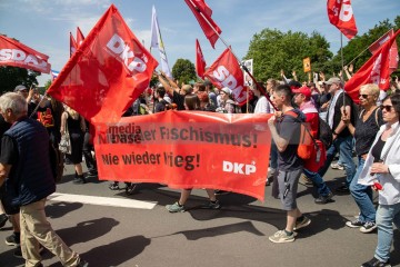 Großdemonstration “Gemeinsam Laut – Gesicht zeigen gegen Hass und Hetze” | redpicture | <a href=/confor2/?bld=82828&t=d&pst=82795&aid=81&dc=0646&i1=redpicture><strong>Download Bild 82828...</strong></a> |