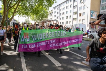 Großdemonstration “Gemeinsam Laut – Gesicht zeigen gegen Hass und Hetze” | redpicture | <a href=/confor2/?bld=82826&t=d&pst=82795&aid=81&dc=0645&i1=redpicture><strong>Download Bild 82826...</strong></a> |