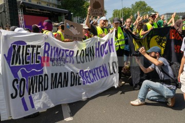 Großdemonstration “Gemeinsam Laut – Gesicht zeigen gegen Hass und Hetze” | redpicture | <a href=/confor2/?bld=82831&t=d&pst=82795&aid=81&dc=0646&i1=redpicture><strong>Download Bild 82831...</strong></a> |