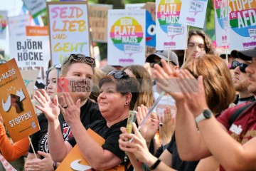 Protest gegen den AfD Parteitag in Essen ...<br>Bitzel/R-mediabase<br><a href=/confor2/?bld=82760&t=d&pst=82745&aid=70&dc=0940&i1=Bitzel/R-mediabase><strong>Downloadanfrage</strong></a>