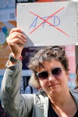 Protest gegen den AfD Parteitag in Essen ...<br>Bitzel/R-mediabase<br><a href=/confor2/?bld=82779&t=d&pst=82745&aid=70&dc=1014&i1=Bitzel/R-mediabase><strong>Downloadanfrage</strong></a>