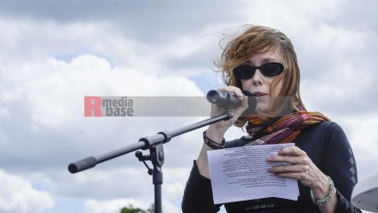 menschenkette in köln für einen dauerhaften frieden in paläs | jovofoto / R-mediabase | <a href=/confor2/?bld=83239&t=d&pst=83223&aid=23&dc=1325&i1=jovofoto%20/%20R-mediabase><strong>Download Bild 83239...</strong></a> |