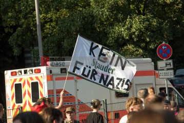 Laut - Bunt - Entschlossen! Protest gegen den Bundesparteitag der AfD in Essen | Christian Schneider | <a href=/confor2/?bld=83023&t=d&pst=82663&aid=615&dc=1321&i1=Christian%20Schneider><strong>Download Bild 83023...</strong></a> |