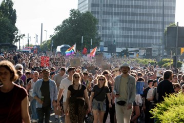Laut - Bunt - Entschlossen! Protest gegen den Bundesparteitag der AfD in Essen | Christian Schneider | <a href=/confor2/?bld=83027&t=d&pst=82663&aid=615&dc=1321&i1=Christian%20Schneider><strong>Download Bild 83027...</strong></a> |