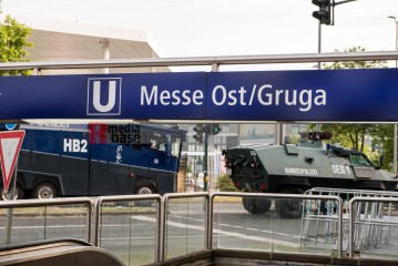 Laut - Bunt - Entschlossen! Protest gegen den Bundesparteitag der AfD in Essen | Christian Schneider | <a href=/confor2/?bld=83048&t=d&pst=82663&aid=615&dc=1322&i1=Christian%20Schneider><strong>Download Bild 83048...</strong></a> |