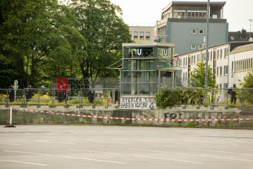 Laut - Bunt - Entschlossen! Protest gegen den Bundesparteitag der AfD in Essen | Christian Schneider | <a href=/confor2/?bld=83053&t=d&pst=82663&aid=615&dc=1322&i1=Christian%20Schneider><strong>Download Bild 83053...</strong></a> |