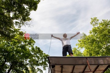 Laut - Bunt - Entschlossen! Protest gegen den Bundesparteitag der AfD in Essen | Christian Schneider | <a href=/confor2/?bld=83070&t=d&pst=82663&aid=615&dc=1323&i1=Christian%20Schneider><strong>Download Bild 83070...</strong></a> |