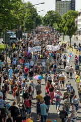 Laut - Bunt - Entschlossen! Protest gegen den Bundesparteitag der AfD in Essen | Christian Schneider | <a href=/confor2/?bld=83088&t=d&pst=82663&aid=615&dc=1324&i1=Christian%20Schneider><strong>Download Bild 83088...</strong></a> |