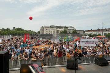 Laut - Bunt - Entschlossen! Protest gegen den Bundesparteitag der AfD in Essen | Christian Schneider | <a href=/confor2/?bld=83095&t=d&pst=82663&aid=615&dc=1325&i1=Christian%20Schneider><strong>Download Bild 83095...</strong></a> |