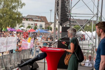 Laut - Bunt - Entschlossen! Protest gegen den Bundesparteitag der AfD in Essen | Christian Schneider | <a href=/confor2/?bld=83097&t=d&pst=82663&aid=615&dc=1325&i1=Christian%20Schneider><strong>Download Bild 83097...</strong></a> |