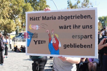 My Body, My Choice – Demo am 21.9. in Köln | Manuela Hillekamps / R-mediabase | <a href=/confor2/?bld=85736&t=d&pst=85688&aid=613&dc=1341&i1=Manuela%20Hillekamps%20/%20R-mediabase><strong>Download Bild 85736...</strong></a>  |