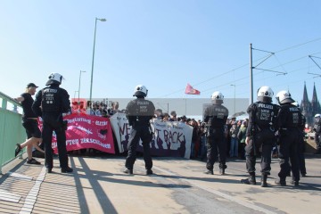 My Body, My Choice – Demo am 21.9. in Köln | Manuela Hillekamps / R-mediabase | <a href=/confor2/?bld=85747&t=d&pst=85688&aid=613&dc=1342&i1=Manuela%20Hillekamps%20/%20R-mediabase><strong>Download Bild 85747...</strong></a>  |