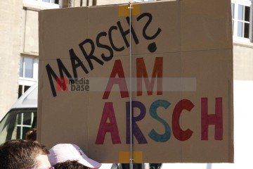 My Body, My Choice – Demo am 21.9. in Köln | Manuela Hillekamps / R-mediabase | <a href=/confor2/?bld=85740&t=d&pst=85688&aid=613&dc=1341&i1=Manuela%20Hillekamps%20/%20R-mediabase><strong>Download Bild 85740...</strong></a>  |
