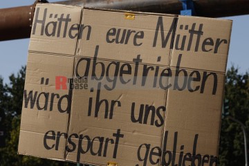 My Body, My Choice – Demo am 21.9. in Köln | Manuela Hillekamps / R-mediabase | <a href=/confor2/?bld=85759&t=d&pst=85688&aid=613&dc=1342&i1=Manuela%20Hillekamps%20/%20R-mediabase><strong>Download Bild 85759...</strong></a>  |