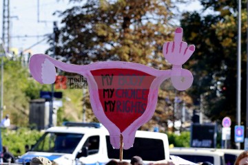 My Body, My Choice – Demo am 21.9. in Köln | Manuela Hillekamps / R-mediabase | <a href=/confor2/?bld=85768&t=d&pst=85688&aid=613&dc=1343&i1=Manuela%20Hillekamps%20/%20R-mediabase><strong>Download Bild 85768...</strong></a>  |
