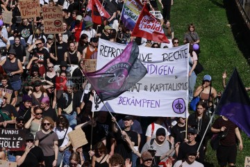 My Body, My Choice – Demo am 21.9. in Köln | Manuela Hillekamps / R-mediabase | <a href=/confor2/?bld=85763&t=d&pst=85688&aid=613&dc=1343&i1=Manuela%20Hillekamps%20/%20R-mediabase><strong>Download Bild 85763...</strong></a>  |