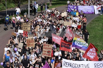 My Body, My Choice – Demo am 21.9. in Köln | Manuela Hillekamps / R-mediabase | <a href=/confor2/?bld=85775&t=d&pst=85688&aid=613&dc=1343&i1=Manuela%20Hillekamps%20/%20R-mediabase><strong>Download Bild 85775...</strong></a>  |