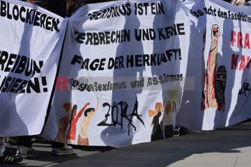 My Body, My Choice – Demo am 21.9. in Köln | Manuela Hillekamps / R-mediabase | <a href=/confor2/?bld=85751&t=d&pst=85688&aid=613&dc=1342&i1=Manuela%20Hillekamps%20/%20R-mediabase><strong>Download Bild 85751...</strong></a>  |