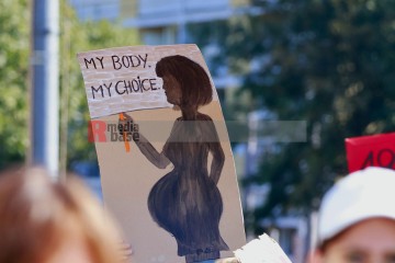 My Body, My Choice – Demo am 21.9. in Köln | Manuela Hillekamps / R-mediabase | <a href=/confor2/?bld=85762&t=d&pst=85688&aid=613&dc=1343&i1=Manuela%20Hillekamps%20/%20R-mediabase><strong>Download Bild 85762...</strong></a>  |