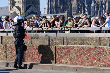 My Body, My Choice – Demo am 21.9. in Köln | Manuela Hillekamps / R-mediabase | <a href=/confor2/?bld=85780&t=d&pst=85688&aid=613&dc=1343&i1=Manuela%20Hillekamps%20/%20R-mediabase><strong>Download Bild 85780...</strong></a>  |