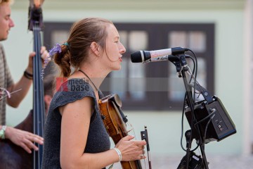 Während des Rudolstadt Festivals im Juli 2022: Windspiel | Jens Schulze / R-mediabase | <a href=/confor2/?bld=86573&t=r&pst=86541&aid=146&dc=1054&i1=Jens%20Schulze%20/%20R-mediabase>Anfrage Bildnr: 86573</a> |