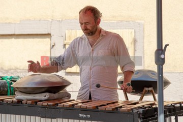 Während des Rudolstadt Festivals im Juli 2023: Florian Betz | Jens Schulze / R-mediabase | <a href=/confor2/?bld=86567&t=r&pst=86541&aid=146&dc=1054&i1=Jens%20Schulze%20/%20R-mediabase>Anfrage Bildnr: 86567</a> |