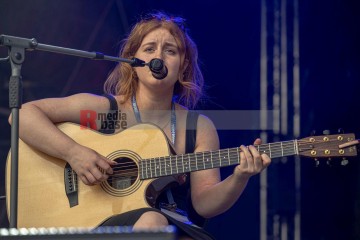 Während des Rudolstadt Festivals im Juli 2023: Heather Cartwright | Jens Schulze / R-mediabase | <a href=/confor2/?bld=86578&t=r&pst=86541&aid=146&dc=1054&i1=Jens%20Schulze%20/%20R-mediabase>Anfrage Bildnr: 86578</a> |