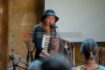 Während des Rudolstadt Festivals im Juli 2023: Linda Trillhaase | Jens Schulze / R-mediabase | <a href=/confor2/?bld=86576&t=r&pst=86541&aid=146&dc=1054&i1=Jens%20Schulze%20/%20R-mediabase>Anfrage Bildnr: 86576</a> |