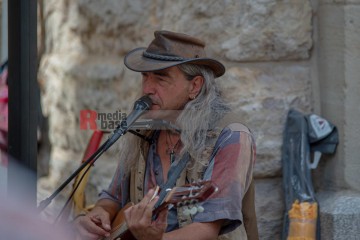 Während des Rudolstadt Festivals im Oktober 2024: Gerard G. Kettel | Jens Schulze / R-mediabase | <a href=/confor2/?bld=86569&t=r&pst=86541&aid=146&dc=1054&i1=Jens%20Schulze%20/%20R-mediabase>Anfrage Bildnr: 86569</a> |