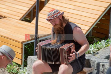 Während des Rudolstadt Festivals im Oktober 2024: LÖM | Jens Schulze / R-mediabase | <a href=/confor2/?bld=86591&t=r&pst=86541&aid=146&dc=1054&i1=Jens%20Schulze%20/%20R-mediabase>Anfrage Bildnr: 86591</a> |