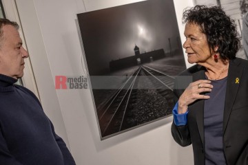 20250127 Ausstellungseröffnung zum 80. Jahrestag Befreiung von Auschwitz | Jens Schulze / R-mediabase | <a href=/confor2/?bld=91217&t=d&pst=91207&aid=146&dc=1933&i1=Jens%20Schulze%20/%20R-mediabase><strong>Download Bild 91217...</strong></a>  |