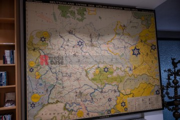 20250127 Ausstellungseröffnung zum 80. Jahrestag Befreiung von Auschwitz | Jens Schulze / R-mediabase | <a href=/confor2/?bld=91212&t=d&pst=91207&aid=146&dc=1932&i1=Jens%20Schulze%20/%20R-mediabase><strong>Download Bild 91212...</strong></a>  |