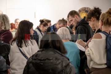 20250127 Ausstellungseröffnung zum 80. Jahrestag Befreiung von Auschwitz | Jens Schulze / R-mediabase | <a href=/confor2/?bld=91237&t=d&pst=91207&aid=146&dc=1933&i1=Jens%20Schulze%20/%20R-mediabase><strong>Download Bild 91237...</strong></a>  |