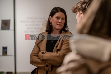 20250127 Ausstellungseröffnung zum 80. Jahrestag Befreiung von Auschwitz | Jens Schulze / R-mediabase | <a href=/confor2/?bld=91241&t=d&pst=91207&aid=146&dc=1934&i1=Jens%20Schulze%20/%20R-mediabase><strong>Download Bild 91241...</strong></a>  |