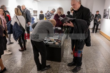 20250127 Ausstellungseröffnung zum 80. Jahrestag Befreiung von Auschwitz | Jens Schulze / R-mediabase | <a href=/confor2/?bld=91243&t=d&pst=91207&aid=146&dc=1934&i1=Jens%20Schulze%20/%20R-mediabase><strong>Download Bild 91243...</strong></a>  |