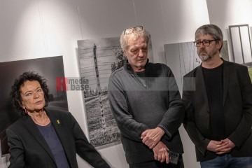 20250127 Ausstellungseröffnung zum 80. Jahrestag Befreiung von Auschwitz | Jens Schulze / R-mediabase | <a href=/confor2/?bld=91214&t=d&pst=91207&aid=146&dc=1932&i1=Jens%20Schulze%20/%20R-mediabase><strong>Download Bild 91214...</strong></a>  |